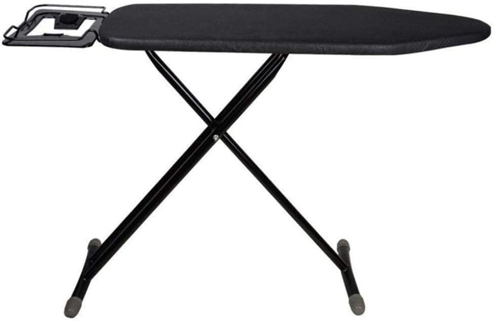 Cette table de repassage avec un espace pour poser le fer, avec des appuis antiderapants