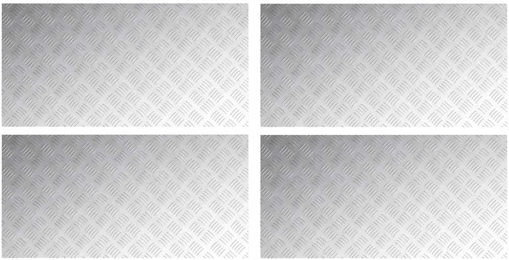Un ensemble de marches se presente en coloris gris et blanc
