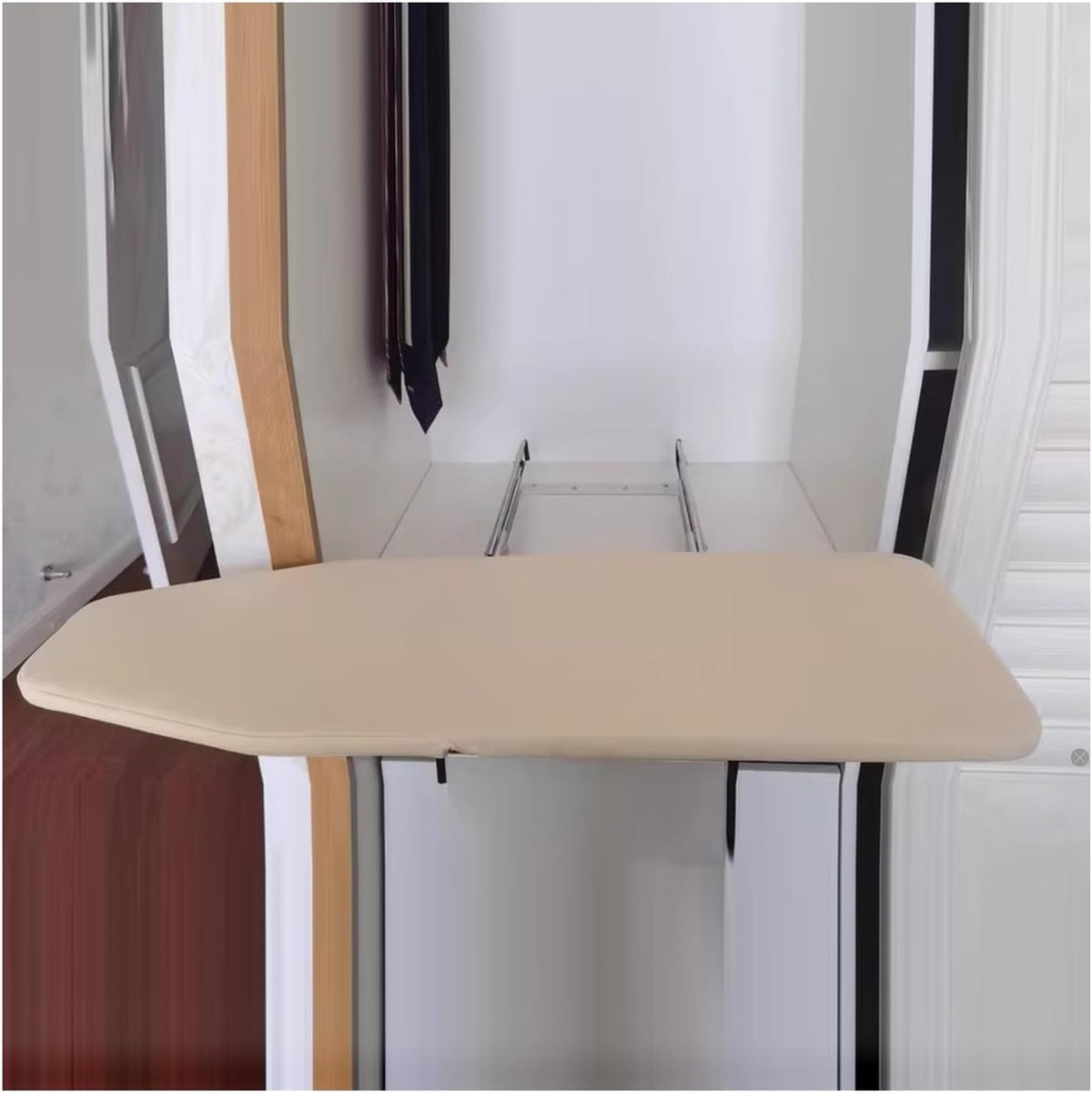 Decouvrez cette repasseuse a rouleau aux elements en bois avec un mecanisme escamotable