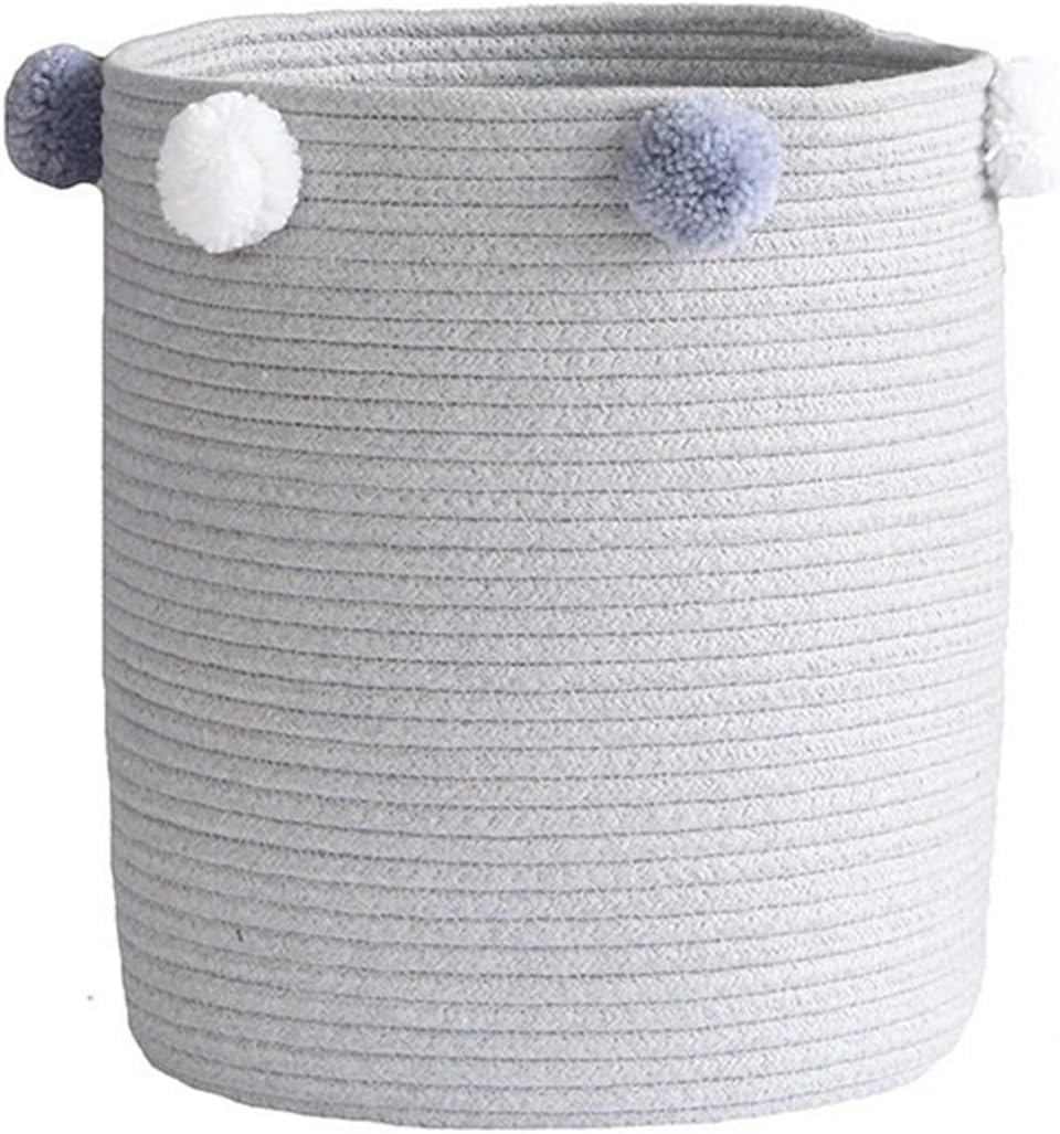 Un panier a linge associe une structure pliante a une partie textile en coton