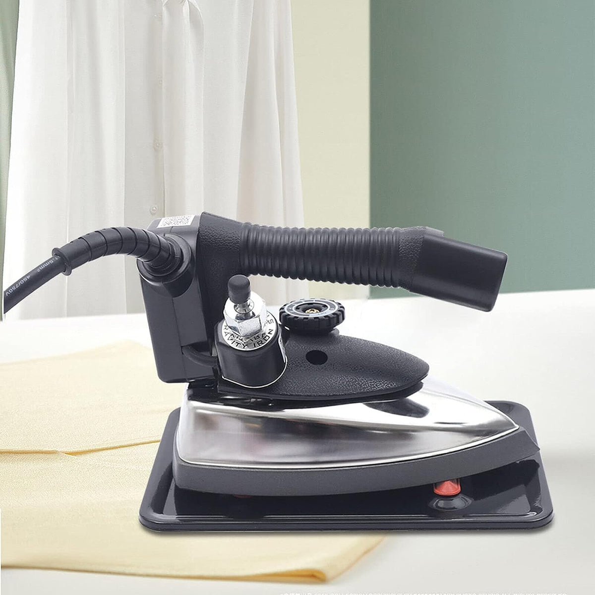 Ce fer a vapeur reunit un reglage de temperature et un format compact